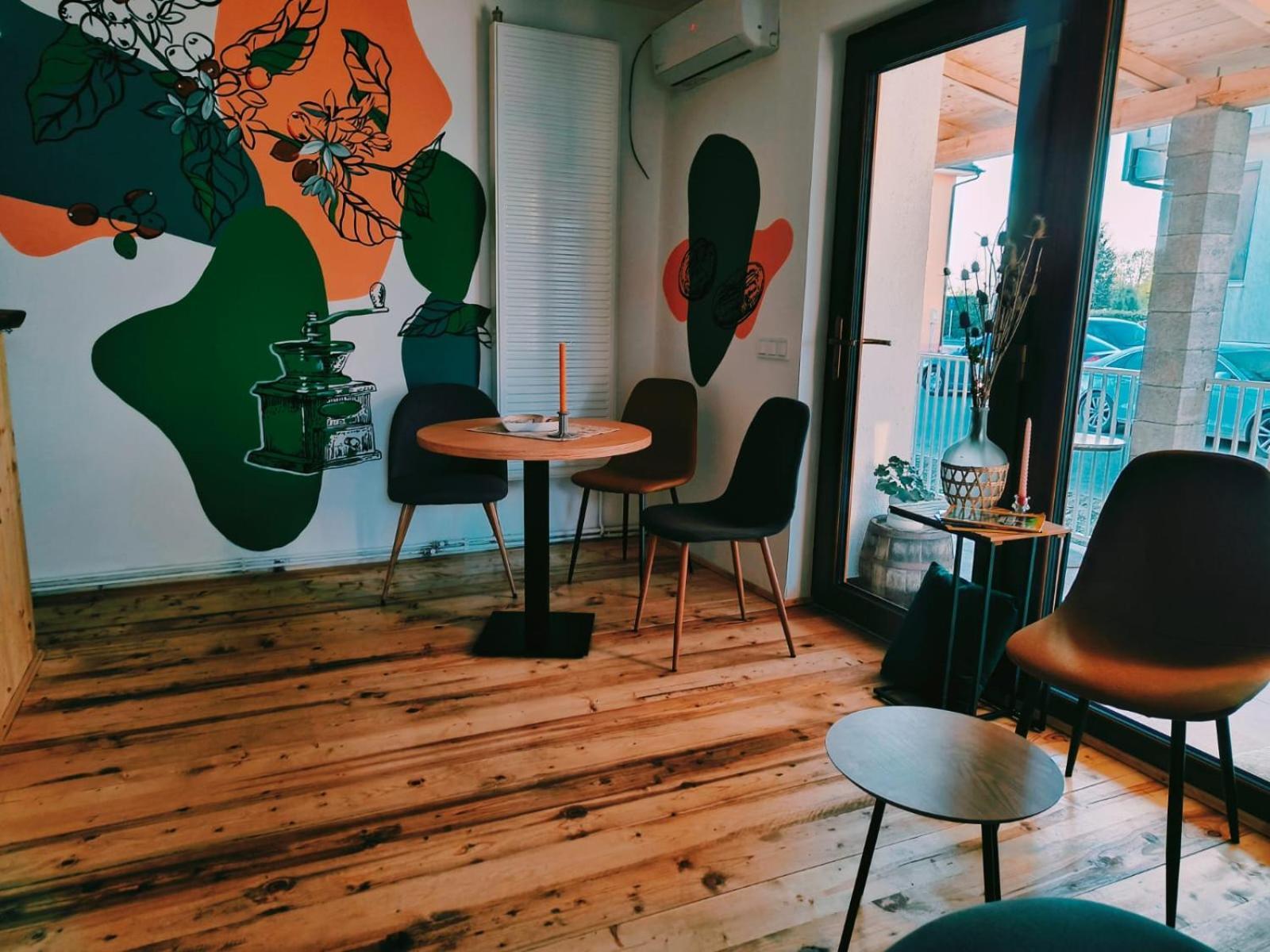 Kaffeinn Specialty Coffee ไบเออลูนูไม ภายนอก รูปภาพ